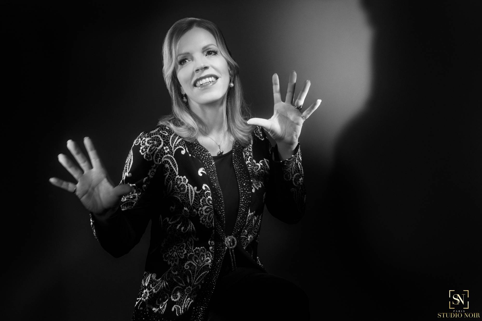 Magicien Mentaliste professionnel close-up Cannes 